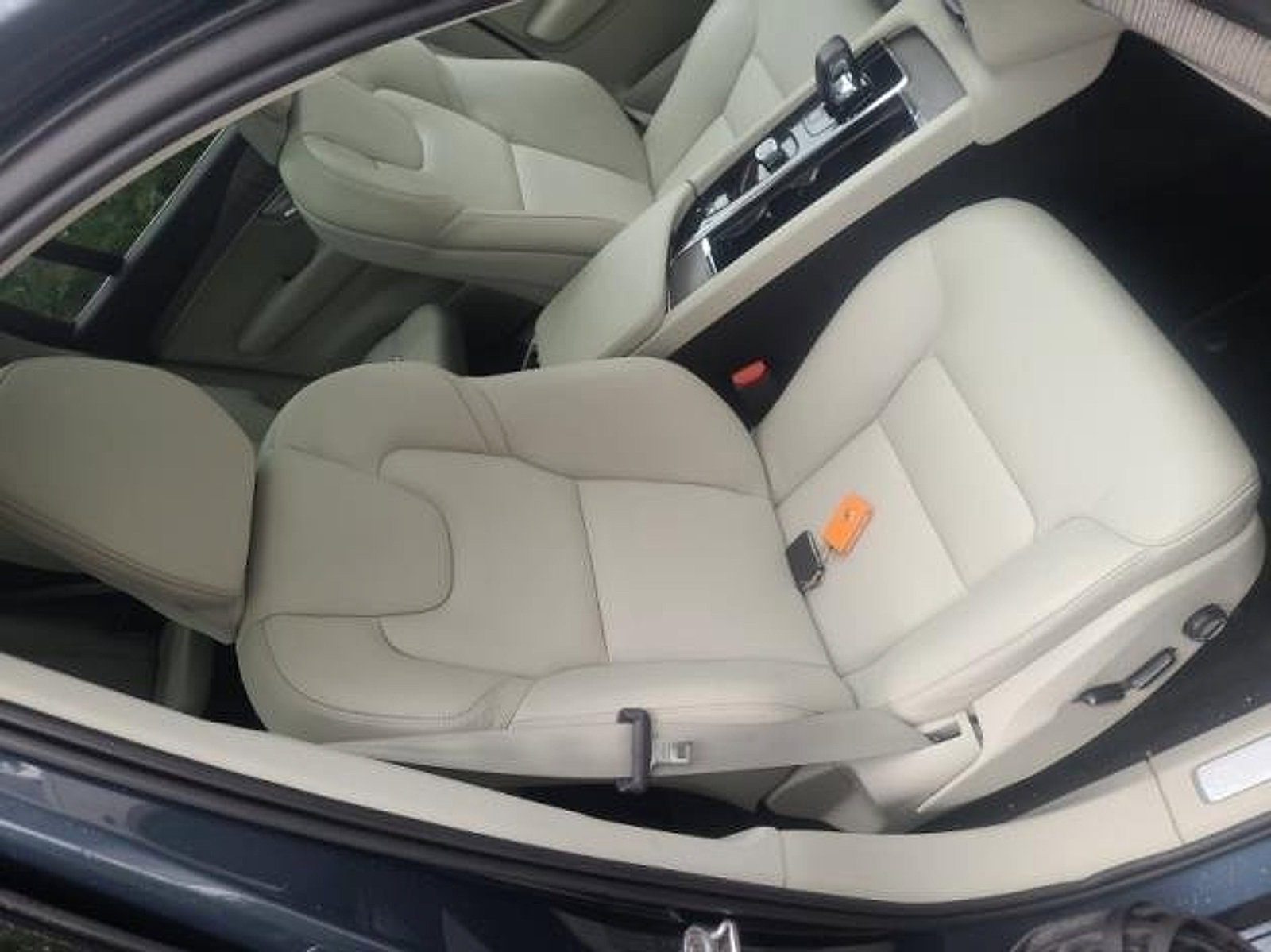 Certified 2024 Volvo XC90 B6 Plus w/ Protection Package image 9