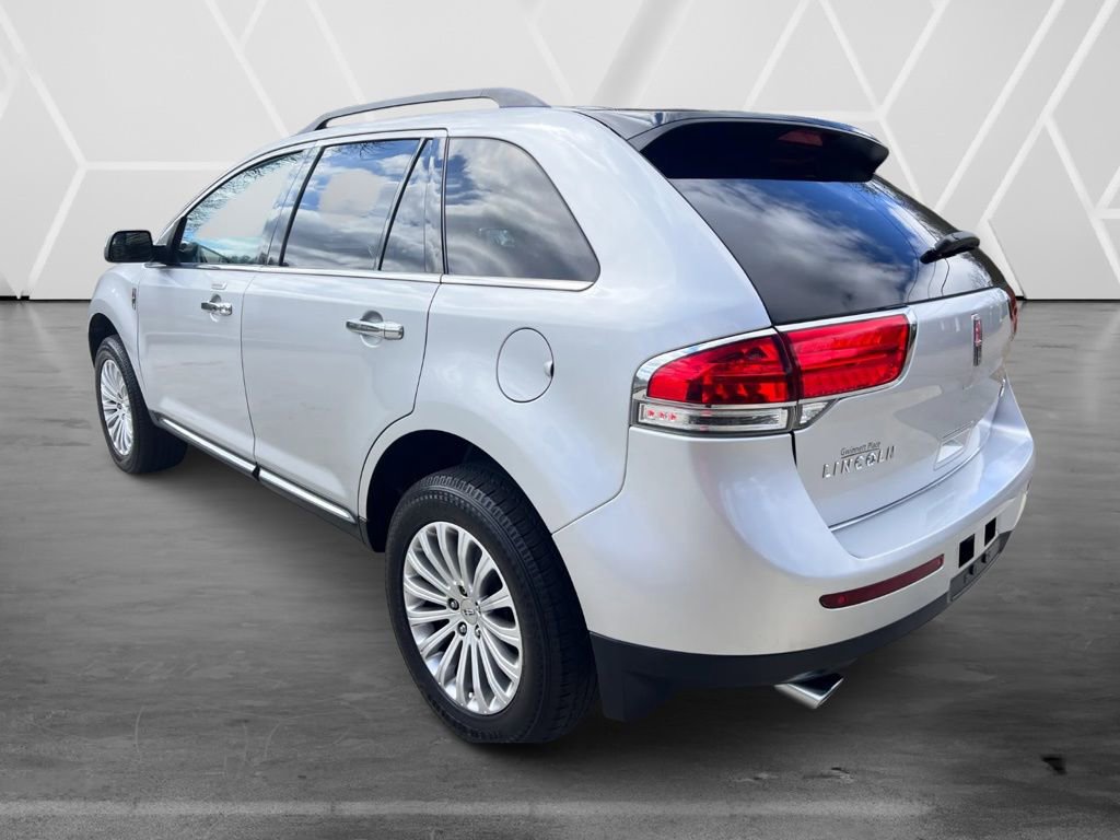 Used 2015 Lincoln MKX FWD w/ Walnut Swirl Wood Package image 8