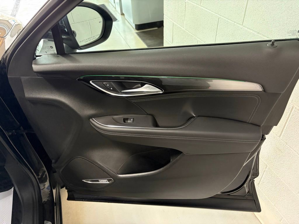 Used 2025 Buick Envision Preferred image 22