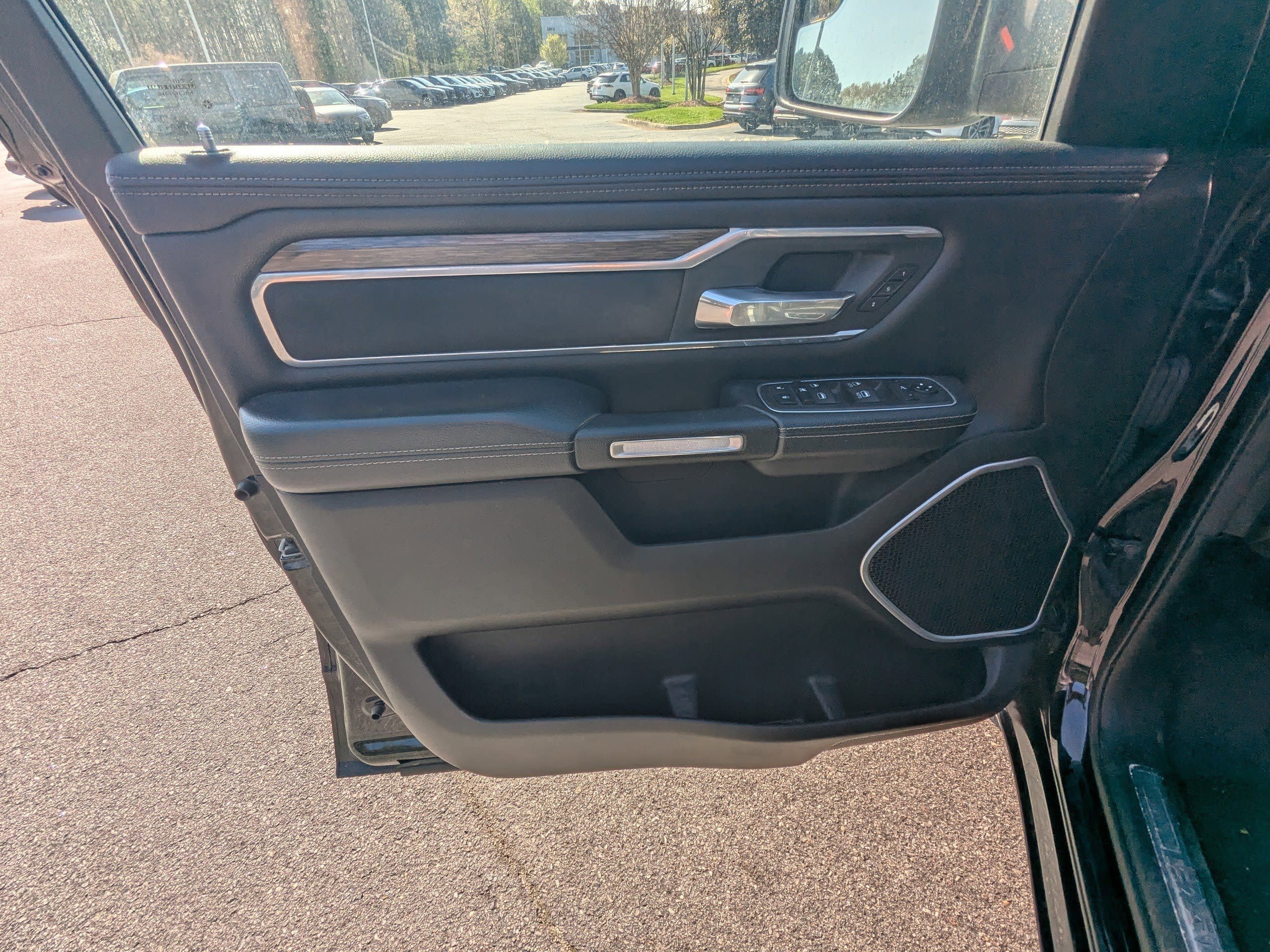 Used 2020 RAM 1500 Laramie AWD/4WD image 15