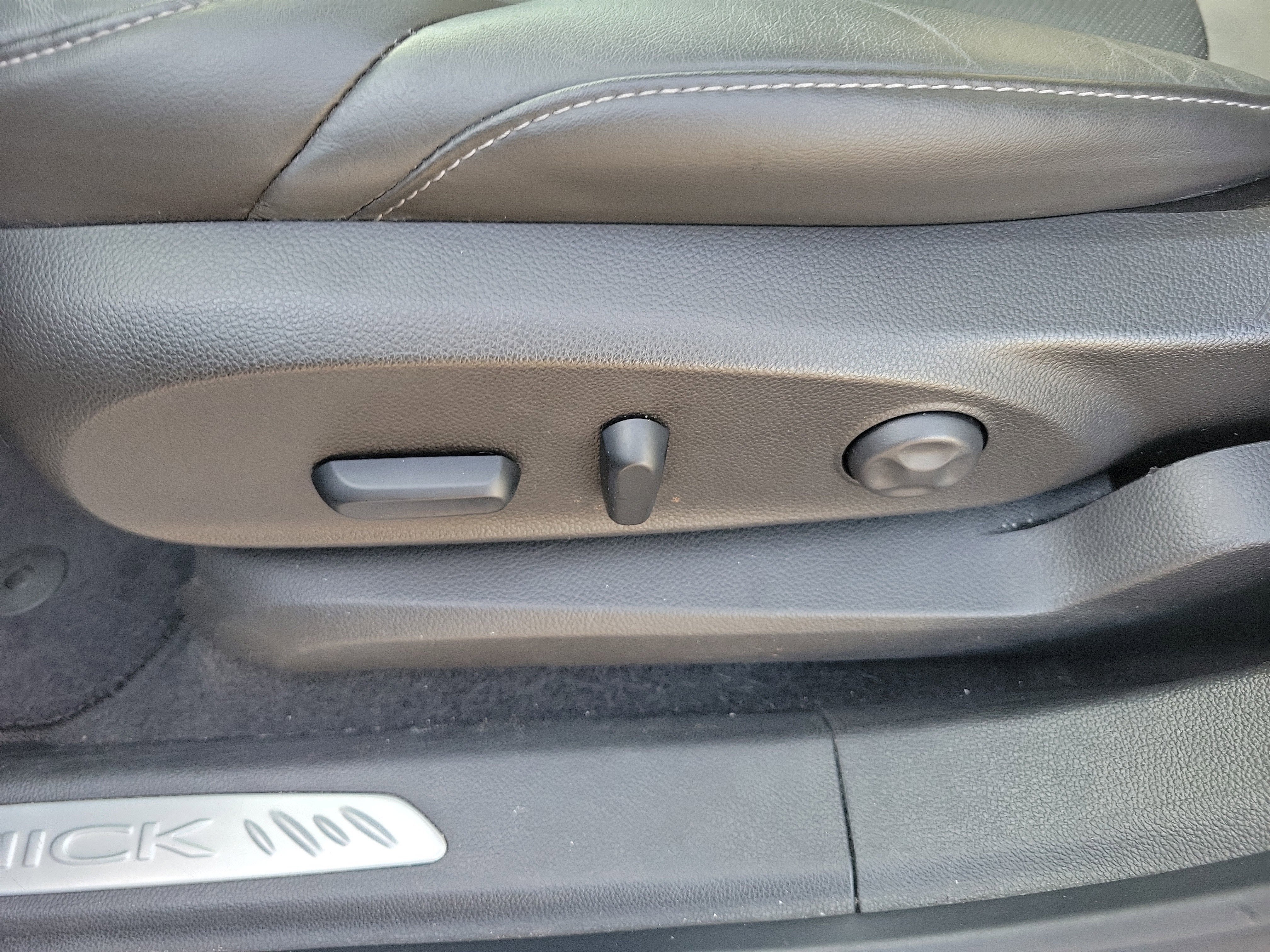 Used 2019 Buick Envision Essence image 23