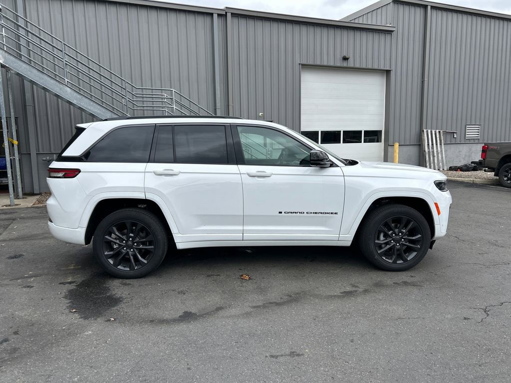 New 2026 Jeep Grand Cherokee Limited AWD/4WD image 2