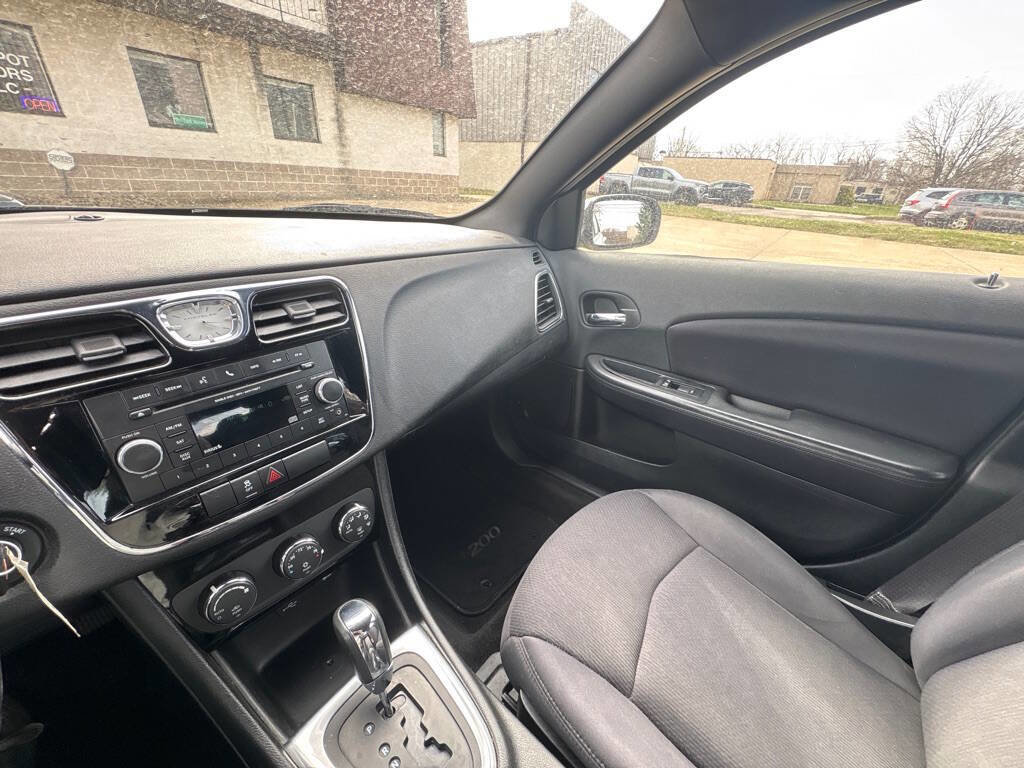 Used 2013 Chrysler 200 Touring w/ S Exterior Appearance Pkg image 15