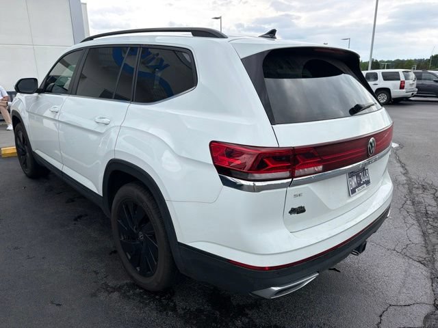 Used 2024 Volkswagen Atlas SE w/ Panoramic Sunroof Package AWD/4WD image 3