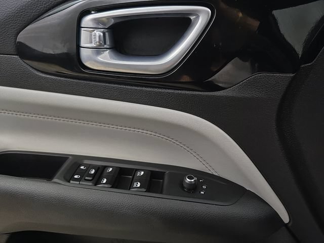 Used 2025 Jeep Compass Limited AWD/4WD image 27