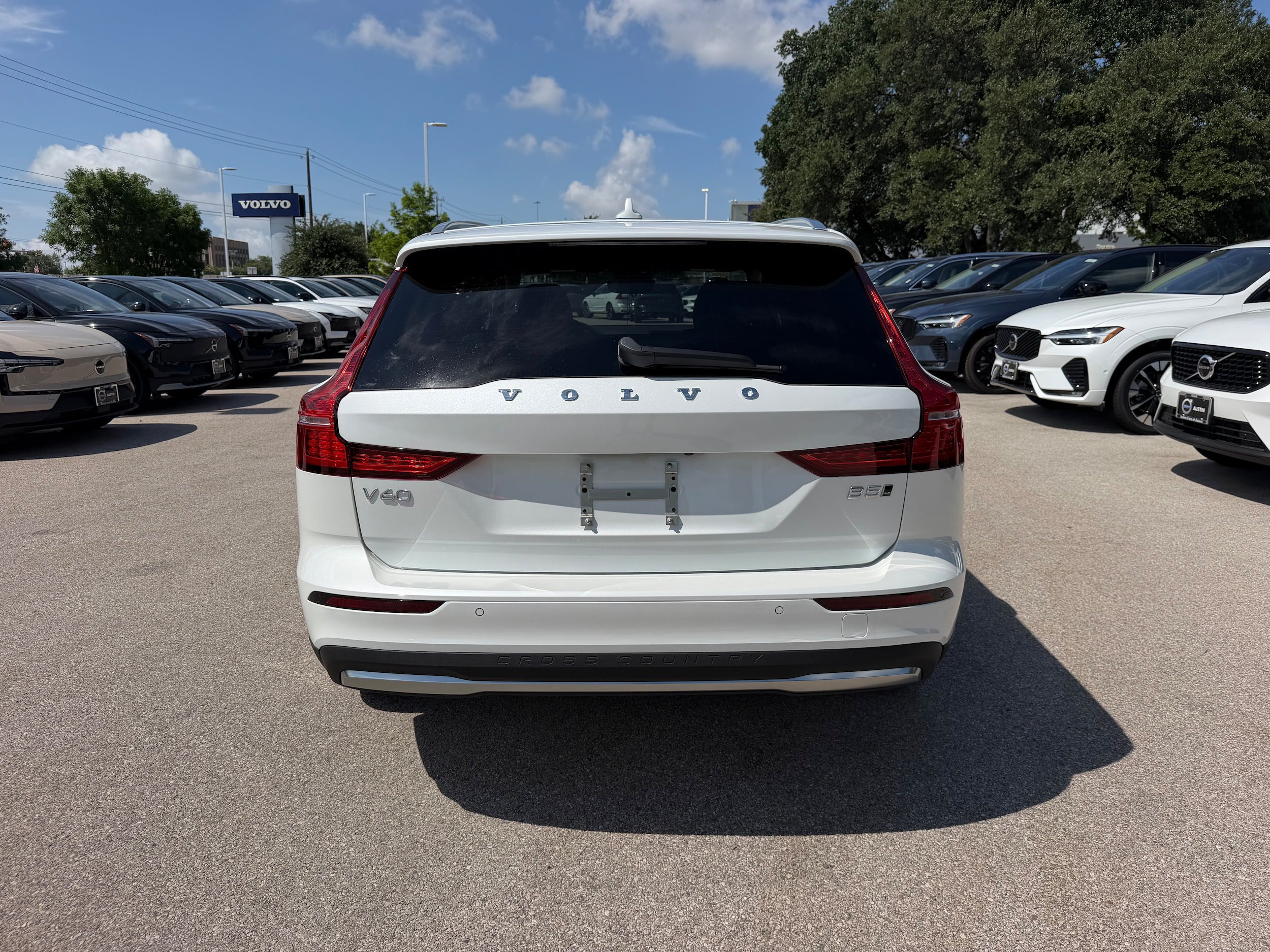 New 2026 Volvo V60 B5 Cross Country Plus w/ Climate Package AWD/4WD image 5
