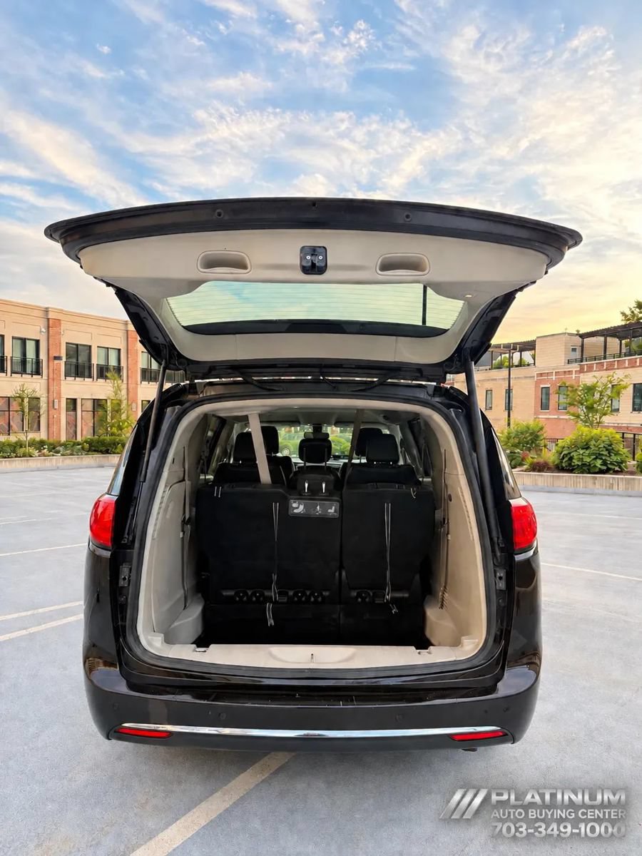 Used 2018 Chrysler Pacifica Touring-L FWD image 6