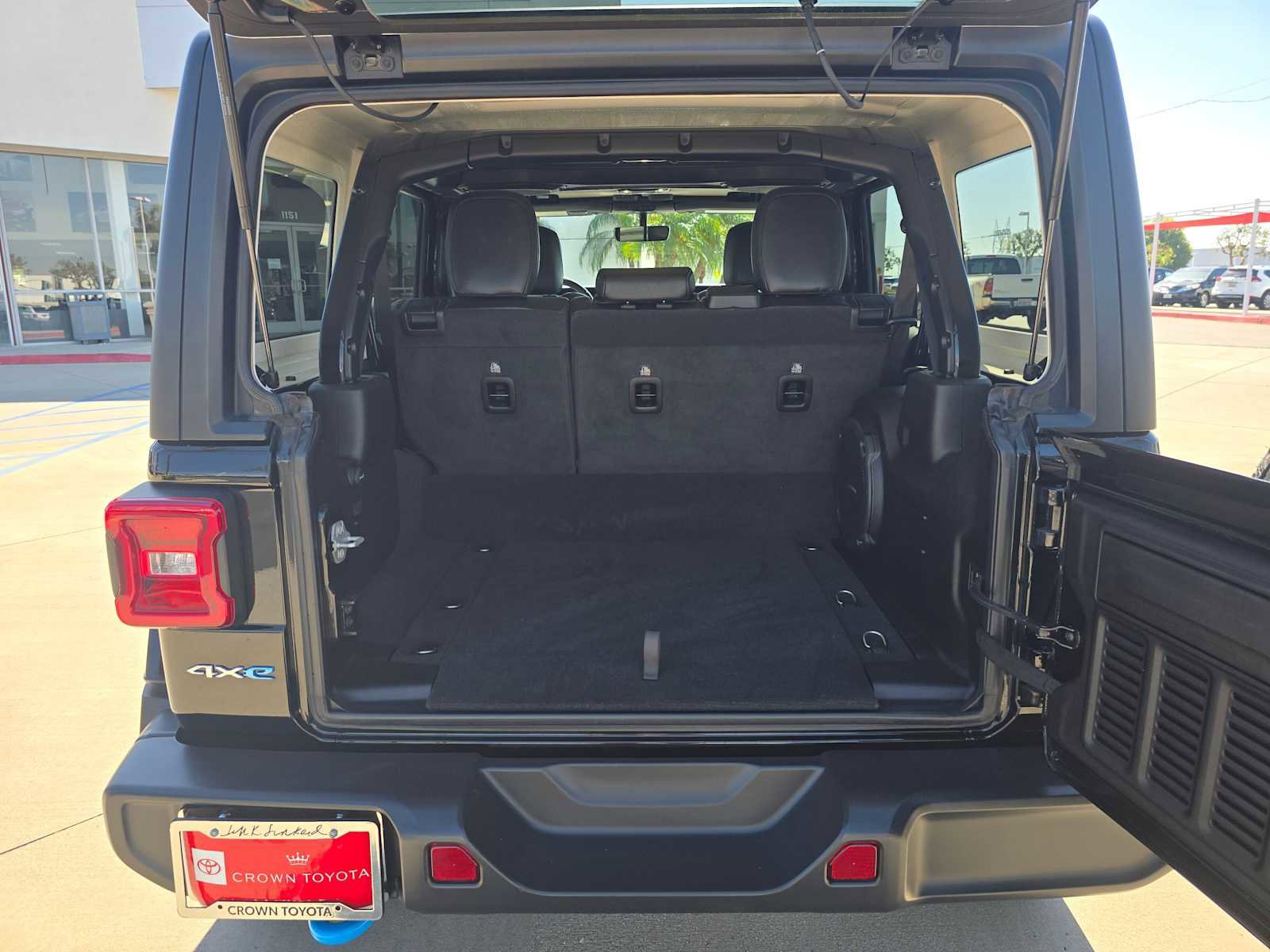 Used 2022 Jeep Wrangler Unlimited Sahara AWD/4WD image 16