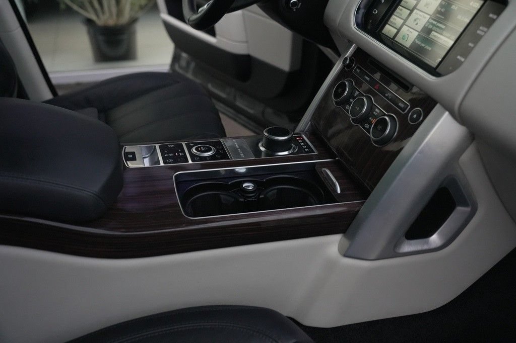Used 2015 Land Rover Range Rover Supercharged AWD/4WD image 34