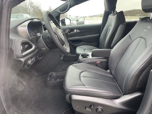 New 2026 Chrysler Pacifica Select w/ S Appearance Package image 8