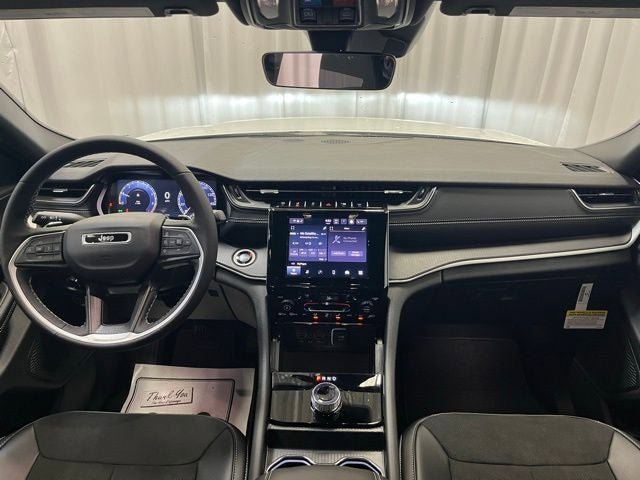 New 2025 Jeep Grand Cherokee Altitude image 4