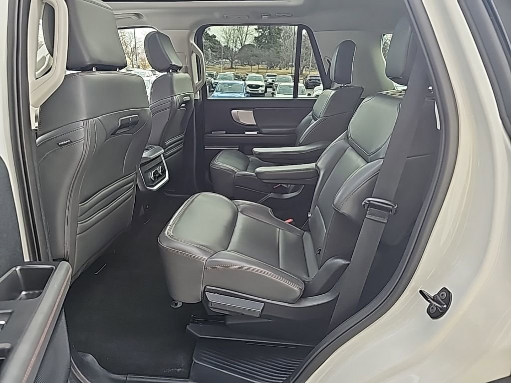 Used 2025 Ford Expedition Active image 12