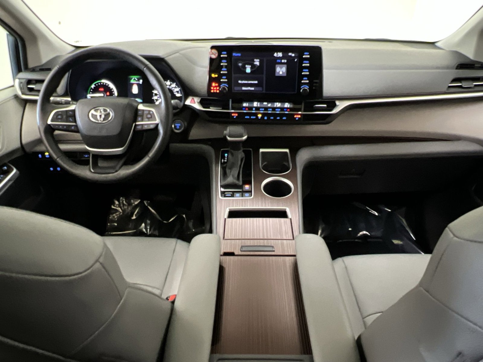 Used 2024 Toyota Sienna XLE image 21