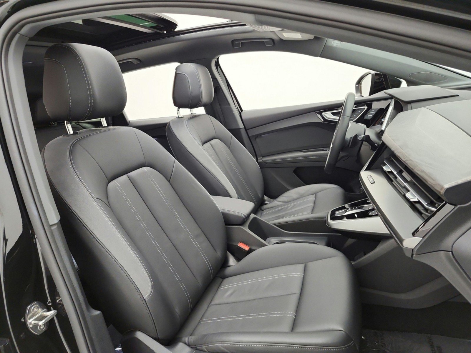 Used 2024 Audi Q4 e-tron Premium AWD/4WD image 19