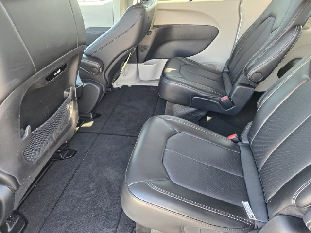 Used 2024 Chrysler Pacifica Touring-L FWD image 30