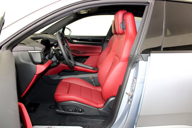 New 2026 Porsche Macan 4 Electric AWD/4WD image 5