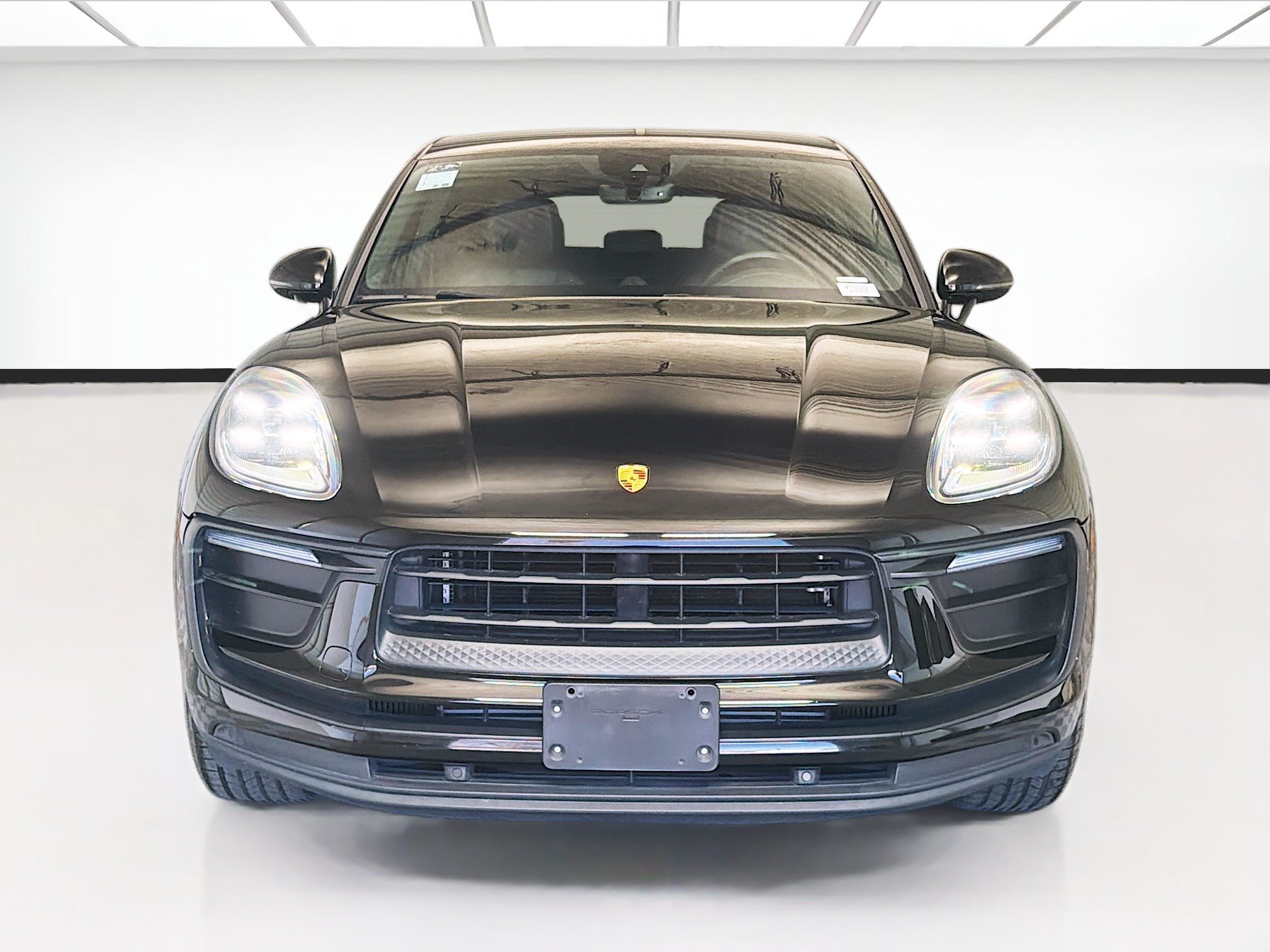 Used 2022 Porsche Macan AWD/4WD image 2
