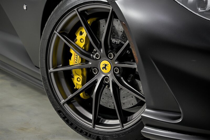 Used 2018 Ferrari 812 Superfast RWD image 3