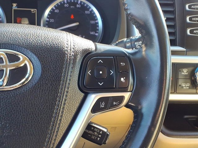 Used 2018 Toyota Highlander XLE image 19