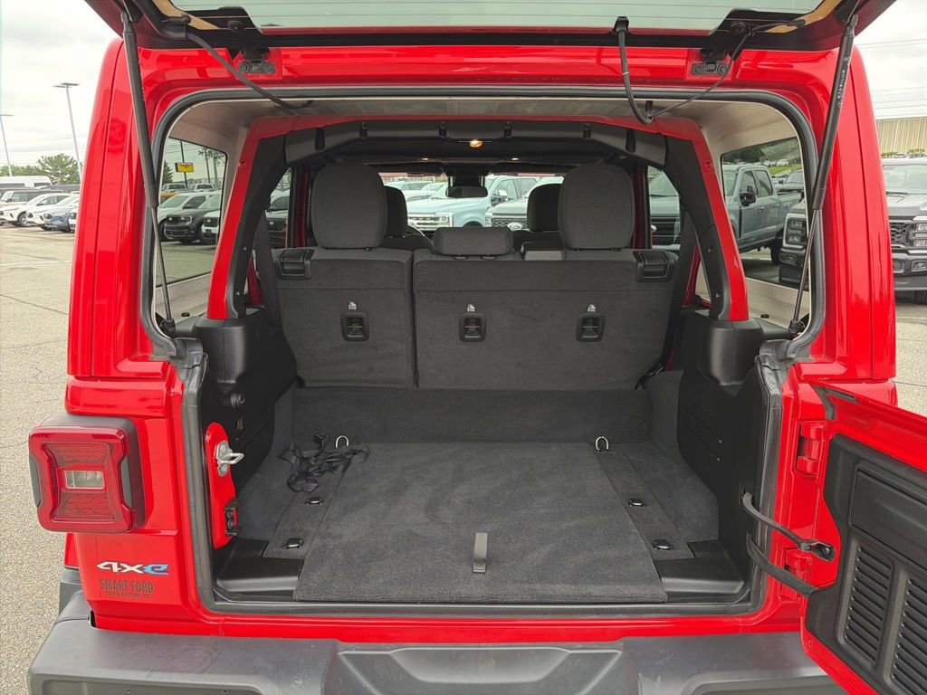 Used 2024 Jeep Wrangler Unlimited Sahara AWD/4WD image 16
