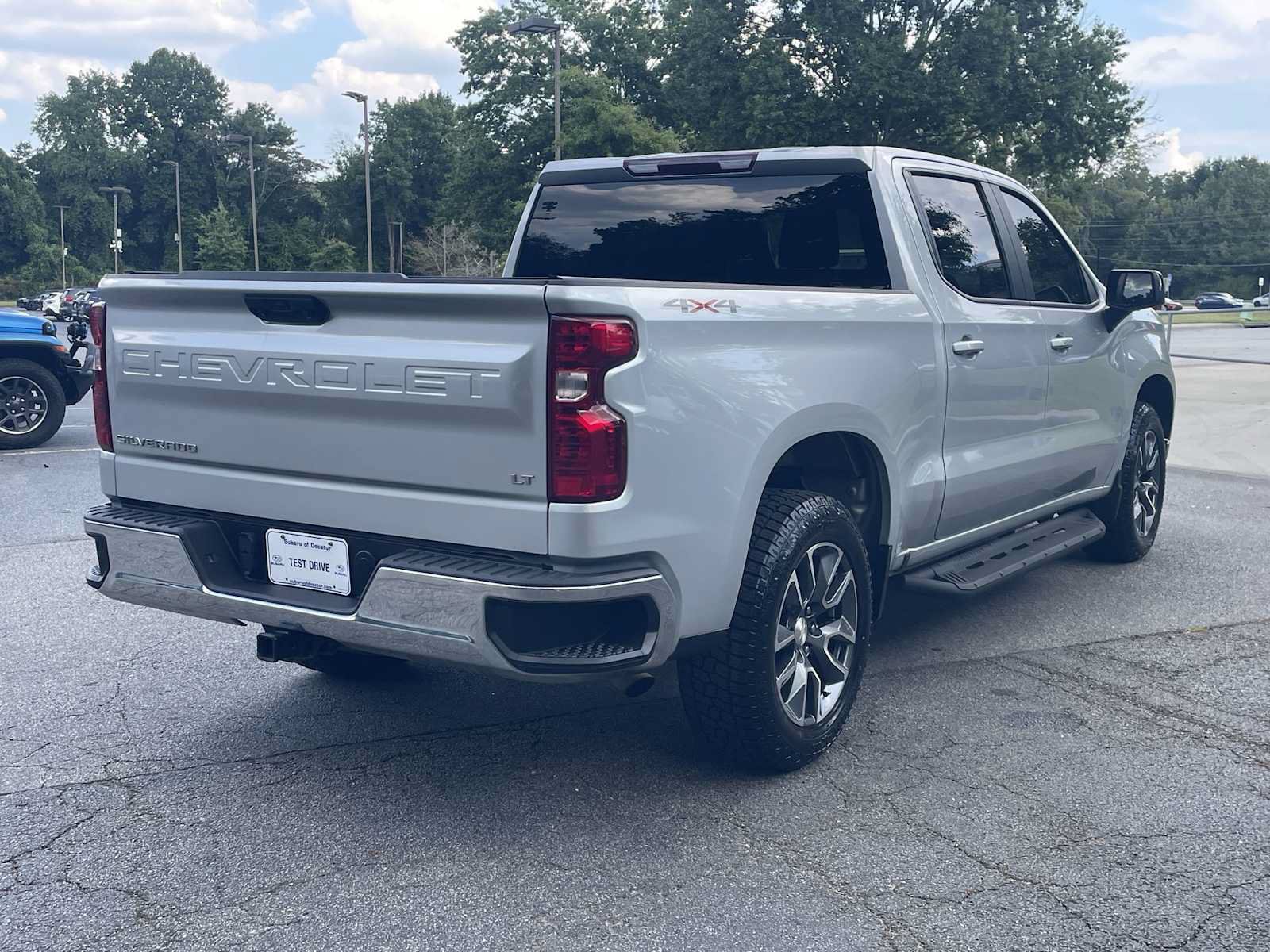 Used 2022 Chevrolet Silverado 1500 LT AWD/4WD image 4