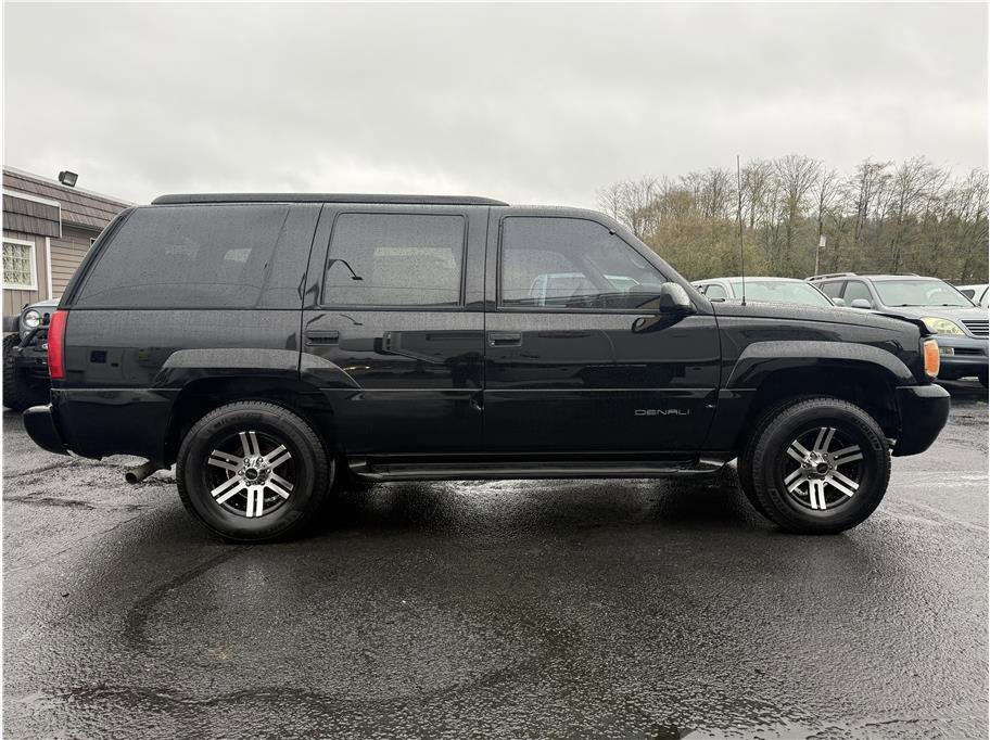Used 1999 GMC Yukon Denali image 1