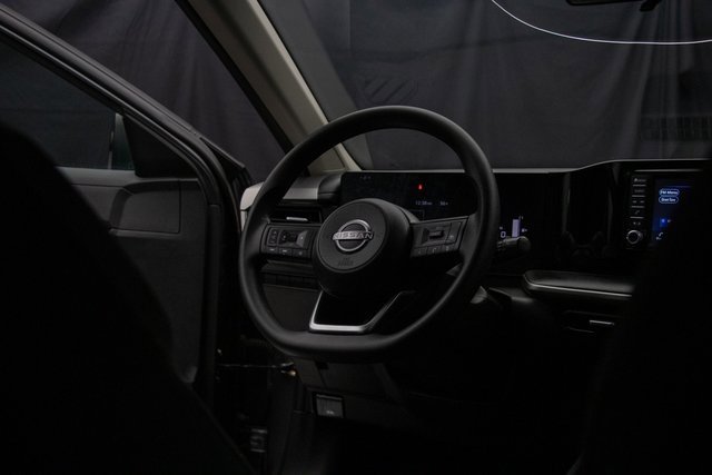 Used 2025 Nissan Kicks S image 14