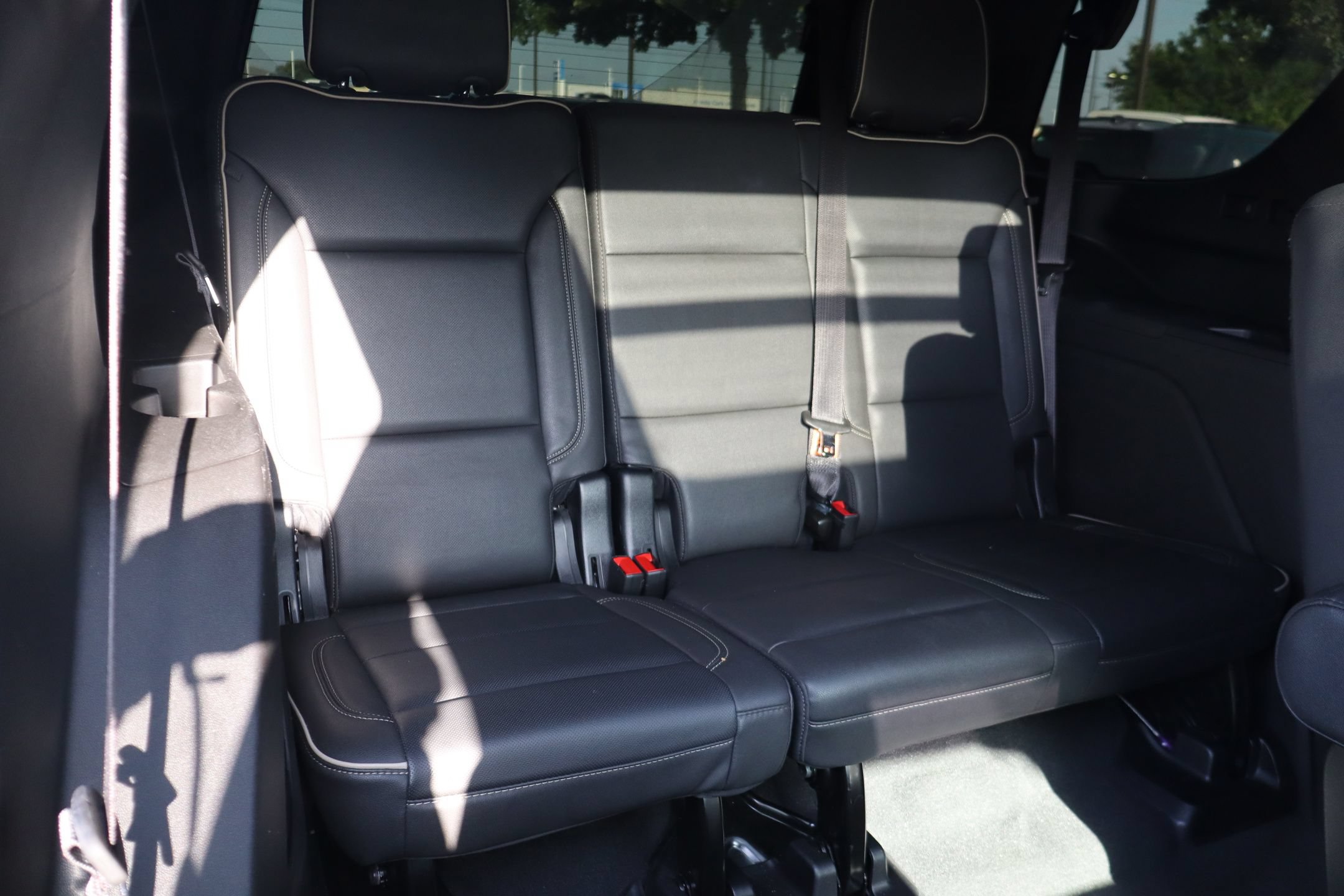 Used 2023 GMC Yukon SLT AWD/4WD image 26