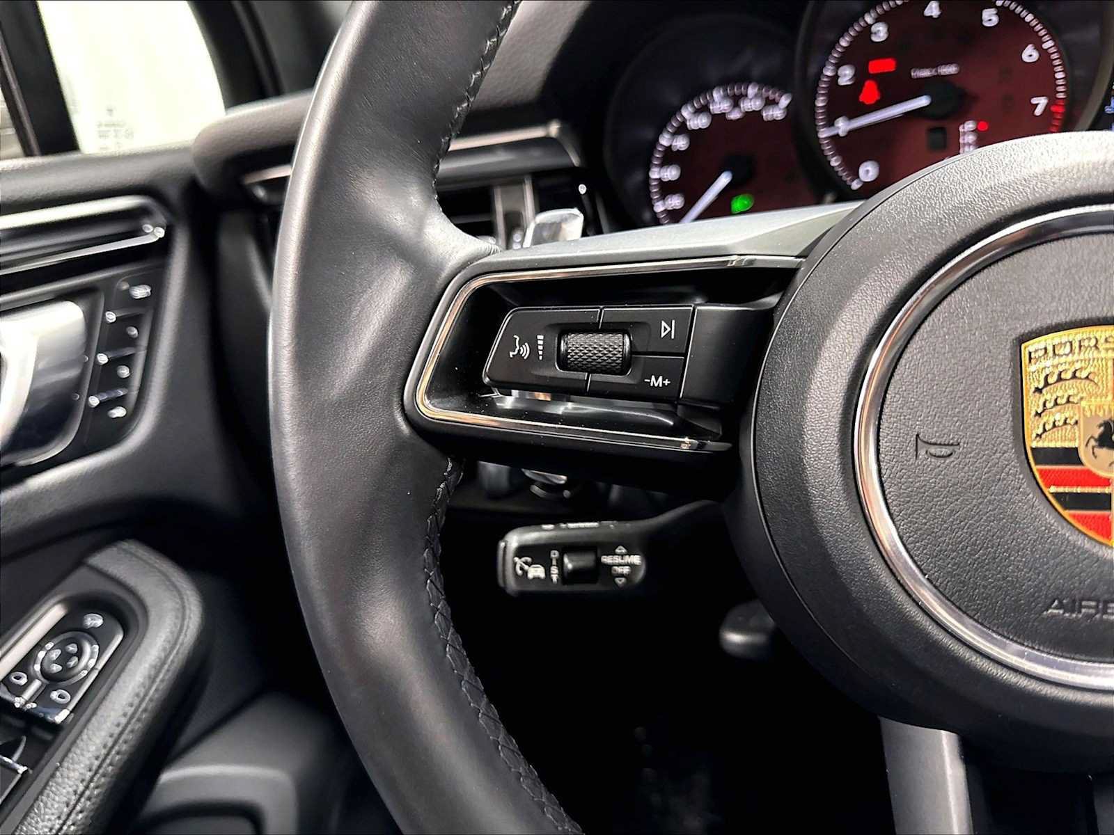 Used 2023 Porsche Macan AWD/4WD image 21