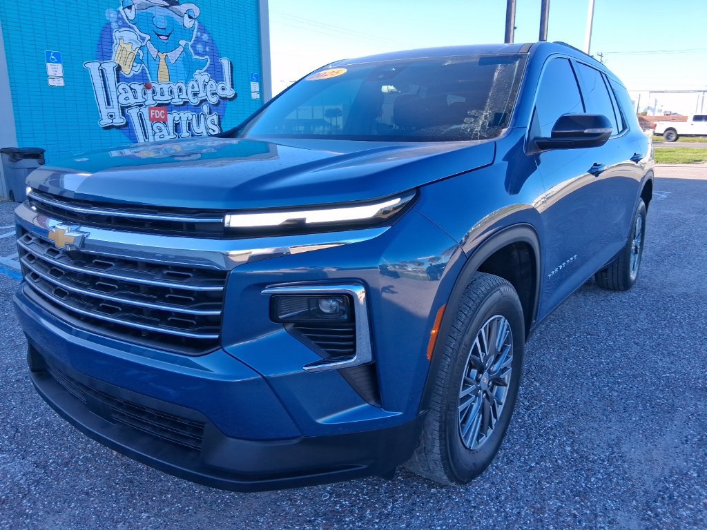 Used 2025 Chevrolet Traverse LT FWD image 7