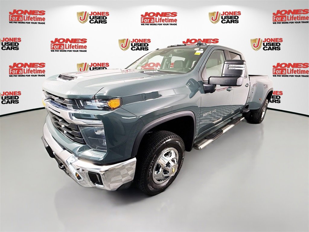 Used 2025 Chevrolet Silverado 3500 LT w/ Safety Package image 13