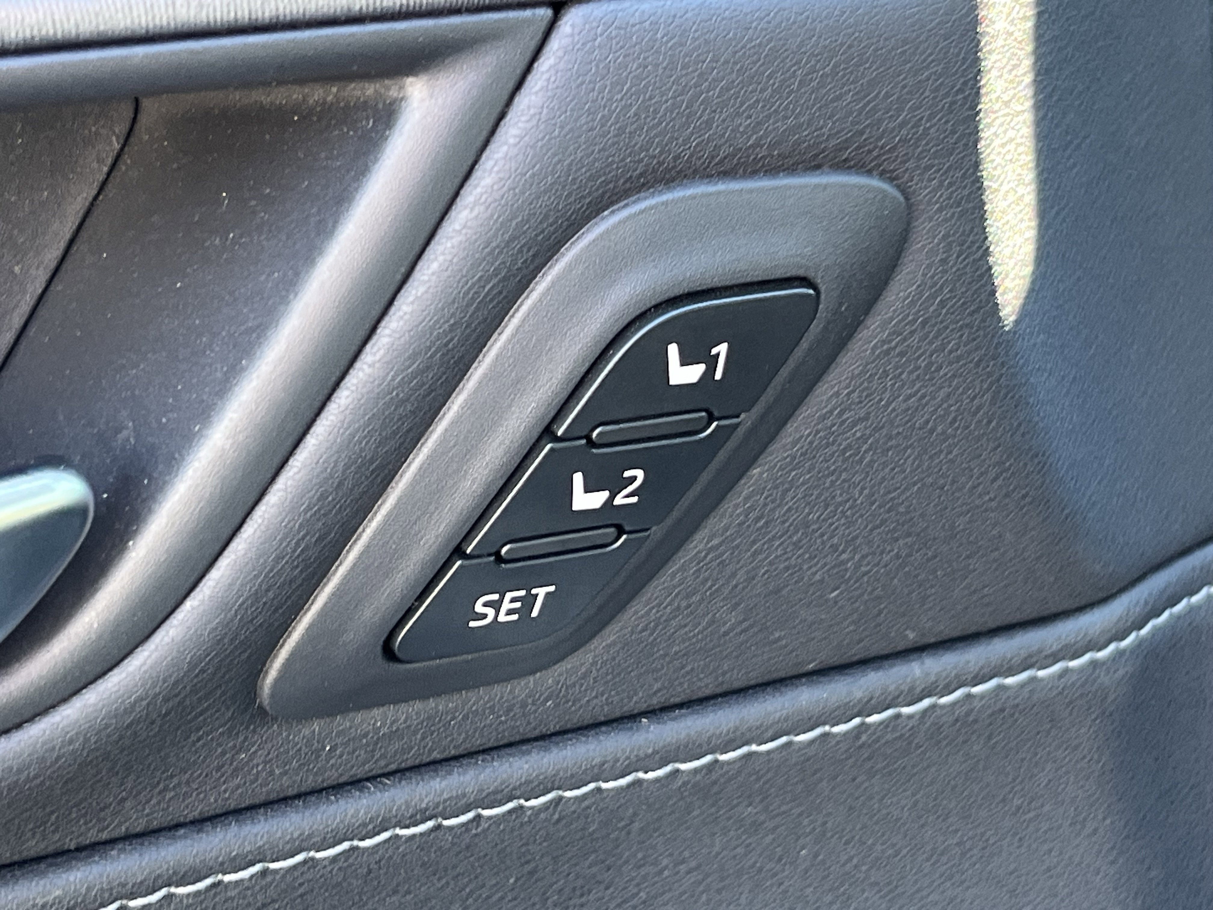 Used 2022 Toyota Venza XLE image 20