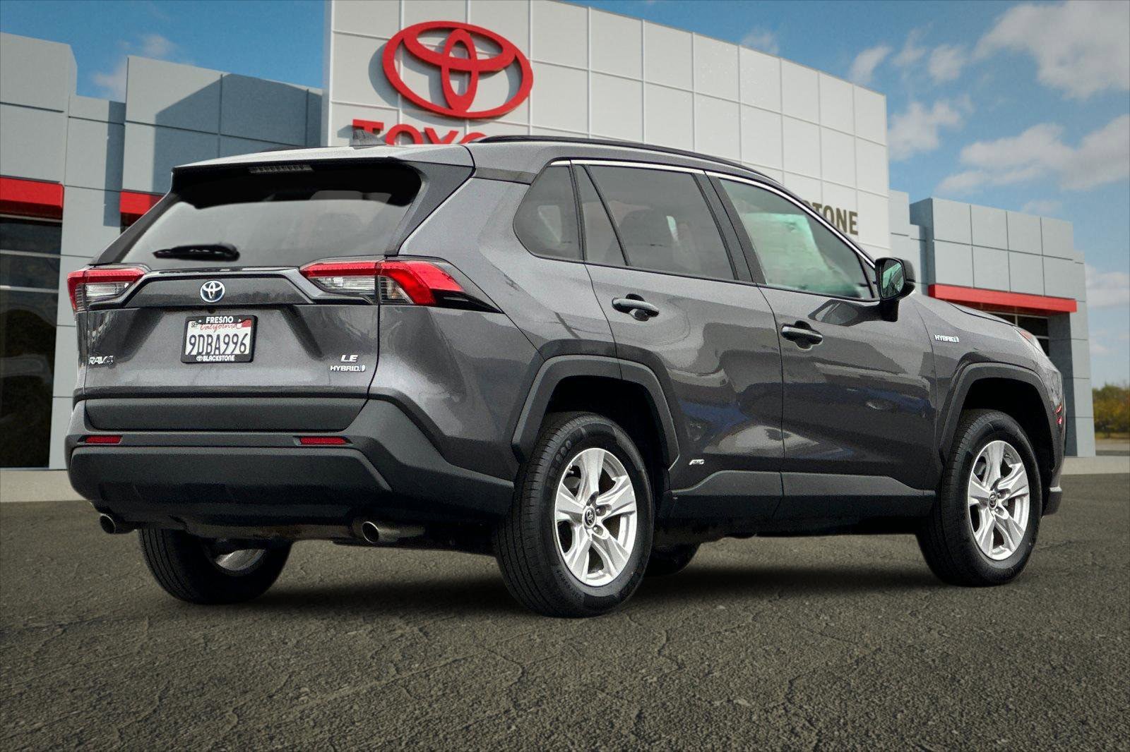 Certified 2021 Toyota RAV4 LE AWD/4WD image 3