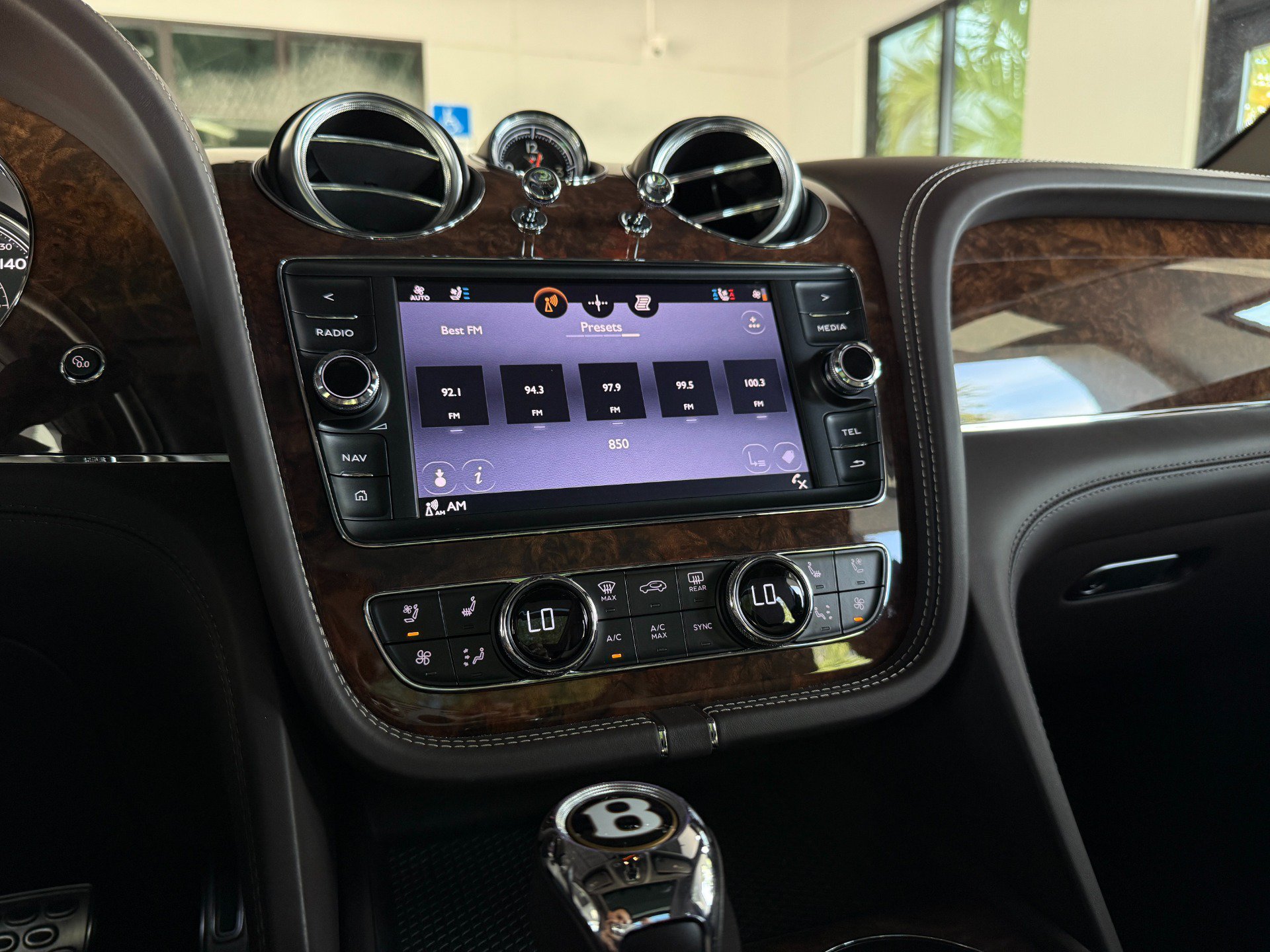 Used 2019 Bentley Bentayga AWD/4WD image 41
