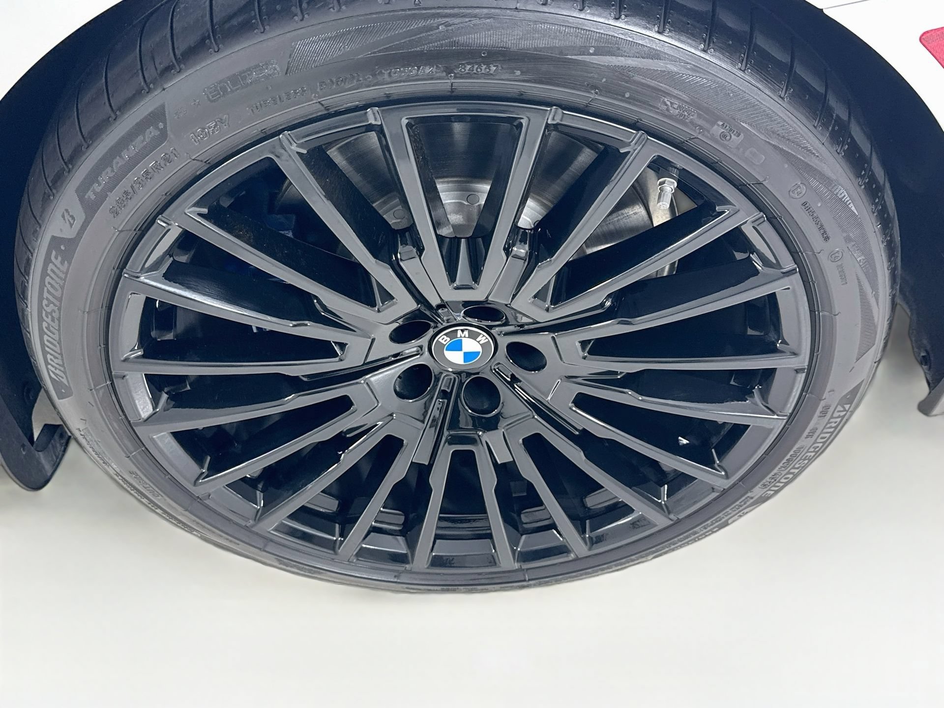 Used 2026 BMW 750e xDrive w/ Executive Package AWD/4WD image 34