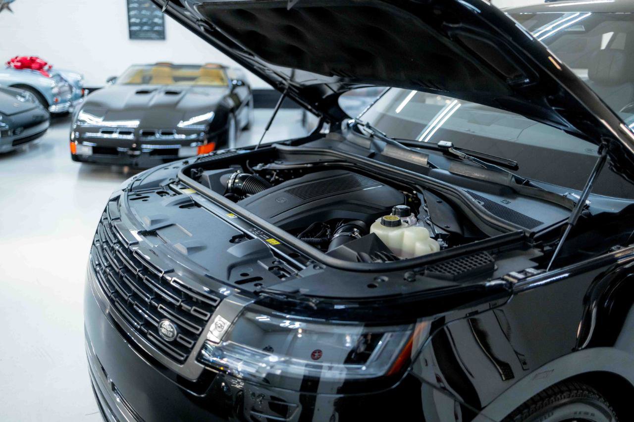 Used 2025 Land Rover Range Rover SE image 87