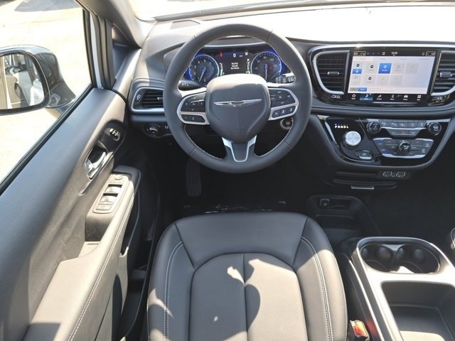 New 2025 Chrysler Pacifica Select w/ Fav Edition Package image 3