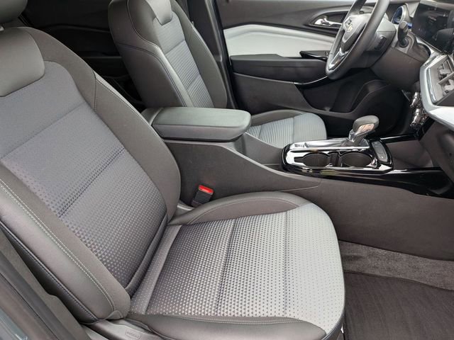 Used 2025 Chevrolet Trax LT w/ LT Convenience Package image 30