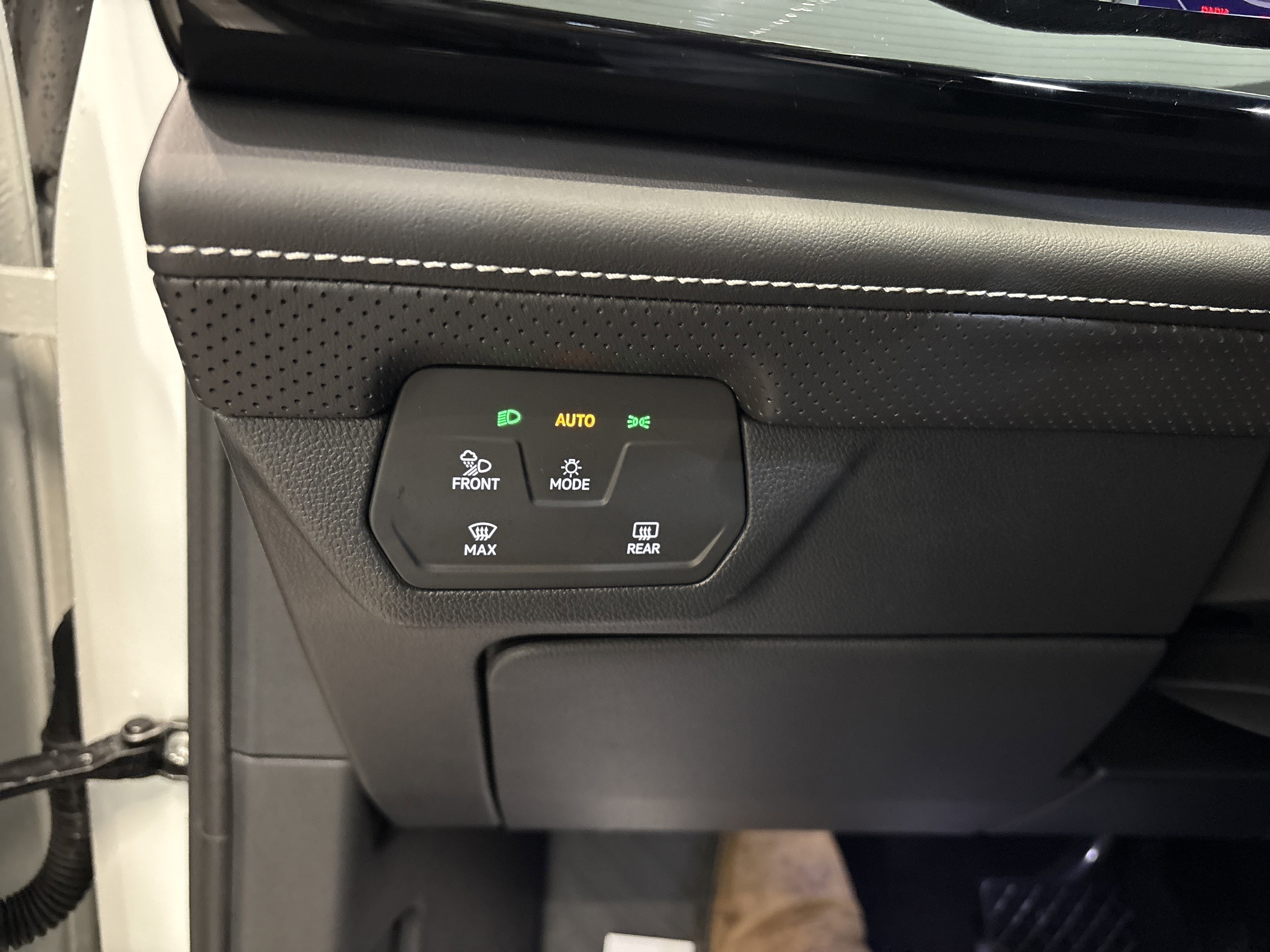 Certified 2024 Volkswagen Atlas SE image 25