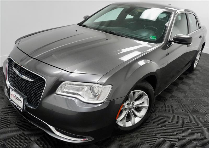 Used 2015 Chrysler 300 Limited image 40