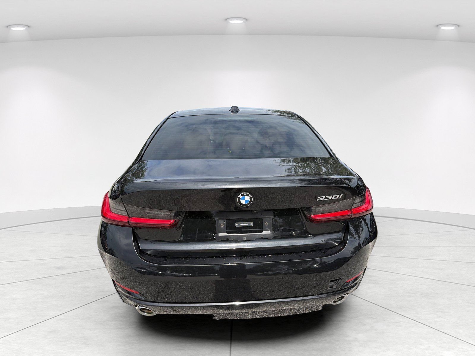 Certified 2025 BMW 330i Sedan w/ M Sport Package RWD image 5