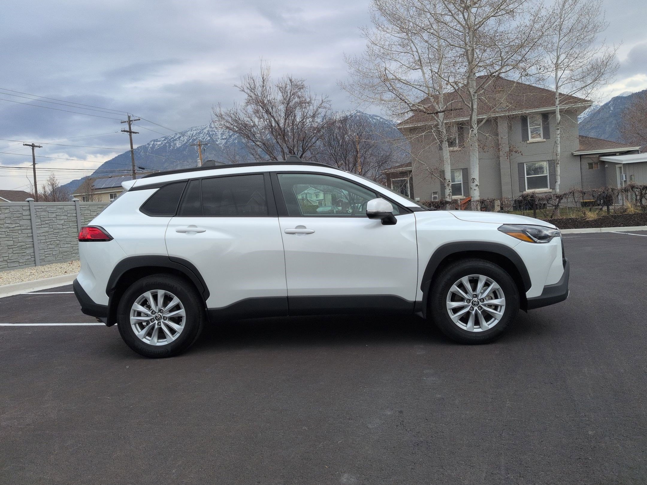 Used 2023 Toyota Corolla Cross LE w/ Moonroof Package image 2