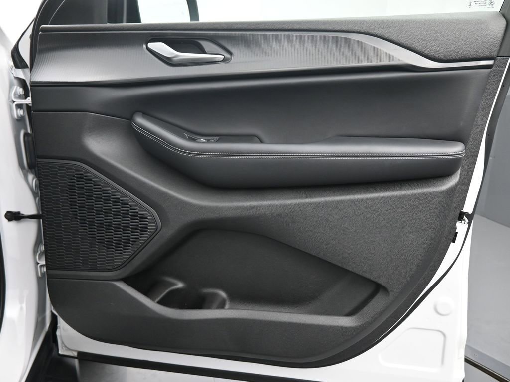 Used 2024 Jeep Grand Cherokee Laredo image 20