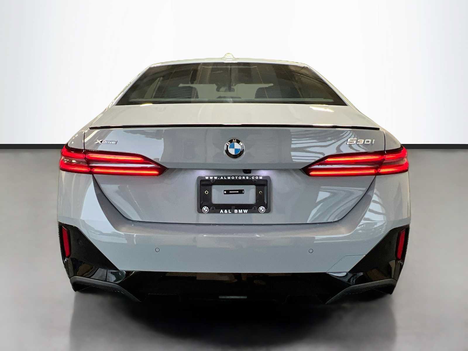 New 2027 BMW 530i xDrive w/ M Sport Package AWD/4WD image 4