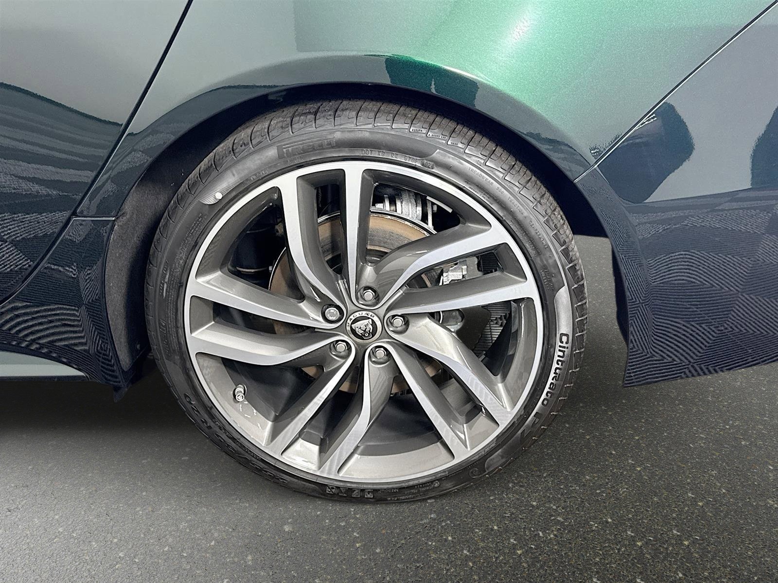 Used 2024 Jaguar XF R-Dynamic SE AWD/4WD image 33