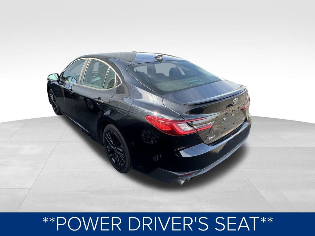 Used 2025 Toyota Camry SE image 7