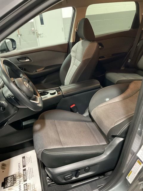 Used 2023 Nissan Rogue SV image 11