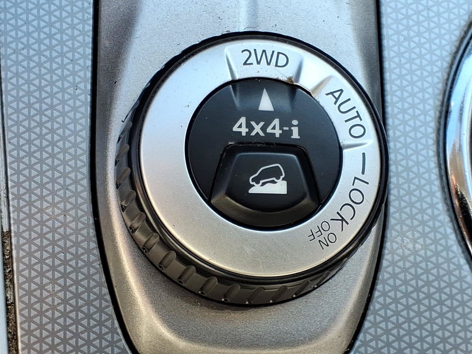 Used 2020 Nissan Pathfinder SL AWD/4WD image 12