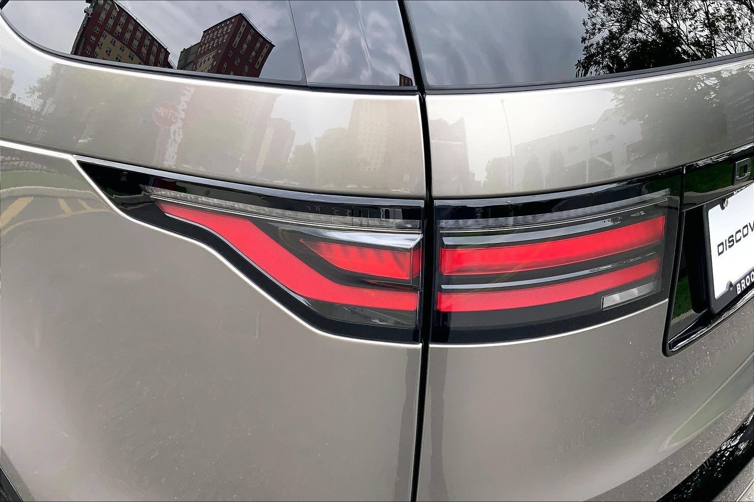 Certified 2025 Land Rover Discovery Dynamic SE AWD/4WD image 28