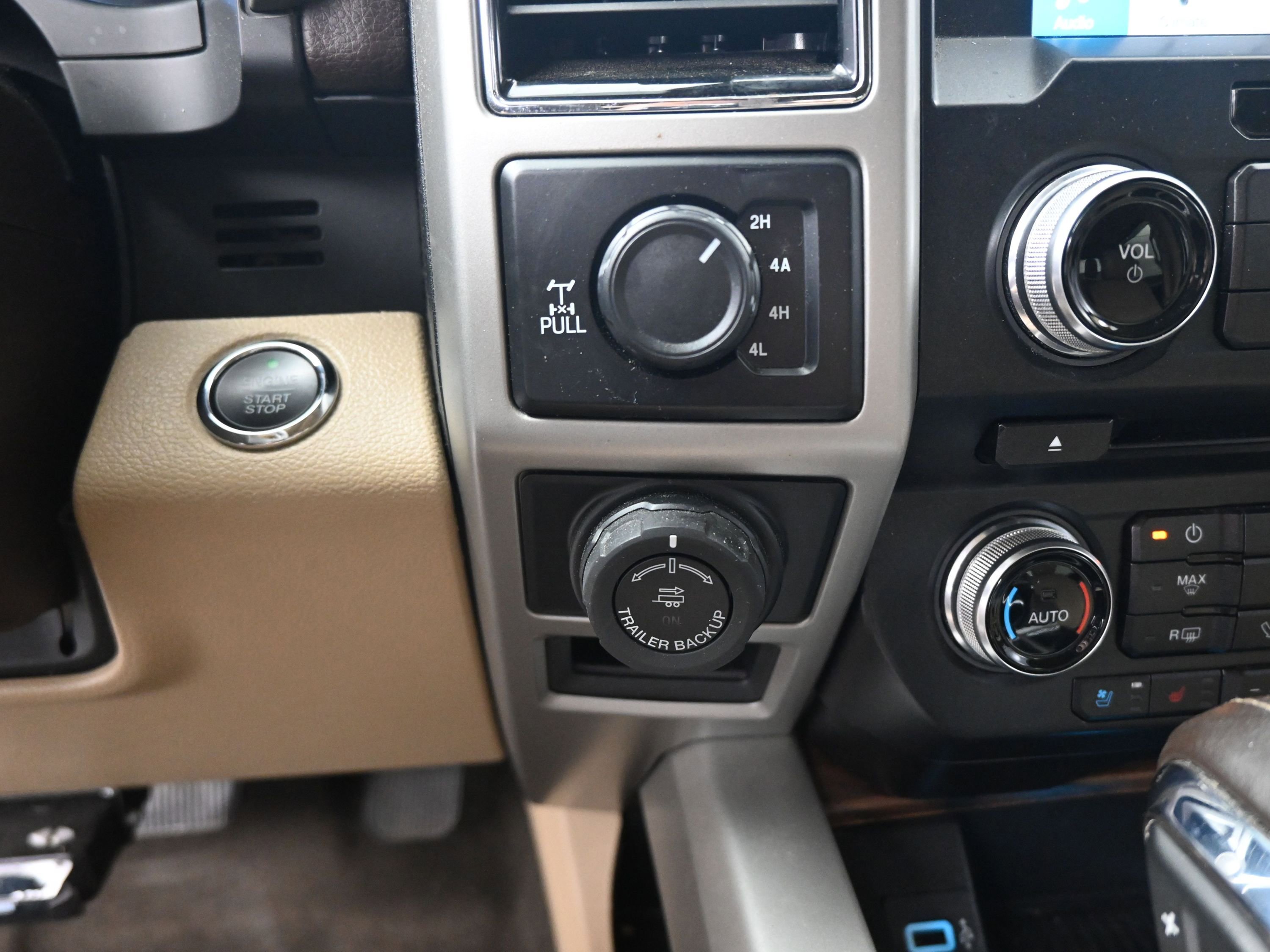 Used 2018 Ford F150 Lariat w/ Equipment Group 502A Luxury image 13